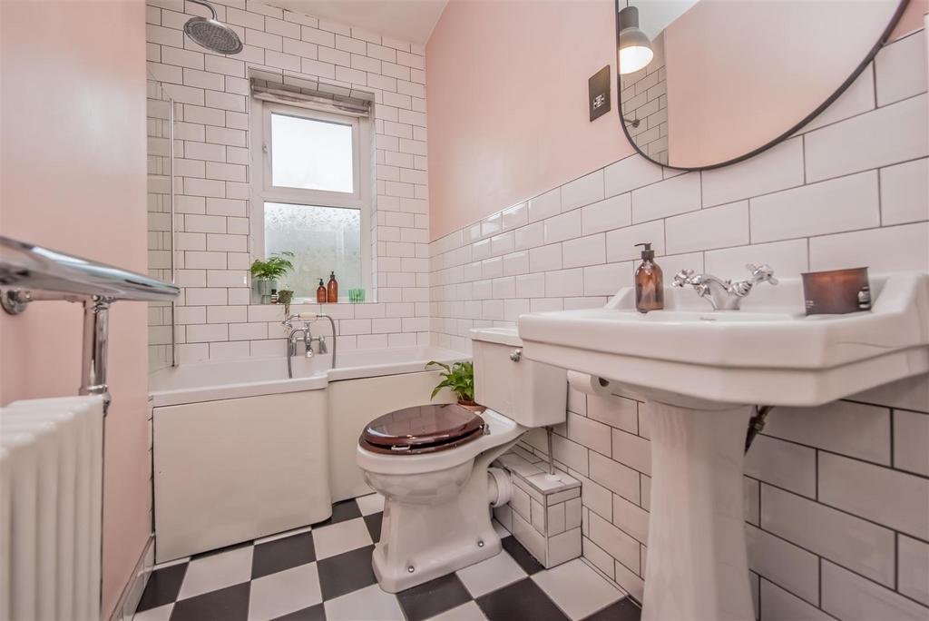 Bathroom / WC: