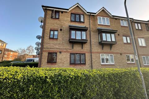 2 bedroom flat to rent, Danbury Crescent, South Ockendon, Essex, RM15