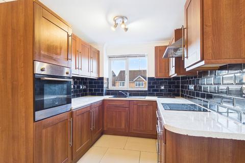 2 bedroom flat to rent, Danbury Crescent, South Ockendon, Essex, RM15