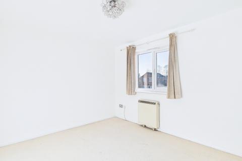 2 bedroom flat to rent, Danbury Crescent, South Ockendon, Essex, RM15