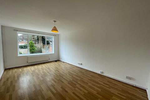 2 bedroom maisonette to rent, Crosier Road, Ickenham
