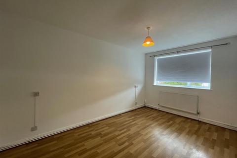 2 bedroom maisonette to rent, Crosier Road, Ickenham