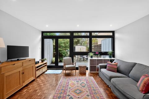 Tibbets Close, London