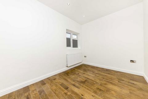 2 bedroom flat to rent, Grantham Road, London W4