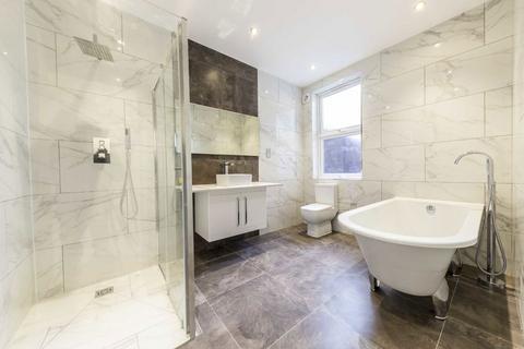 2 bedroom flat to rent, Grantham Road, London W4