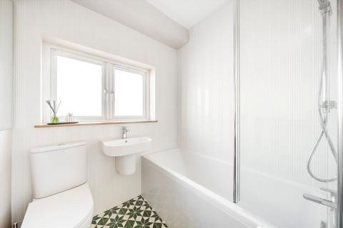 3 bedroom detached house to rent, Whatley Avenue, London SW20