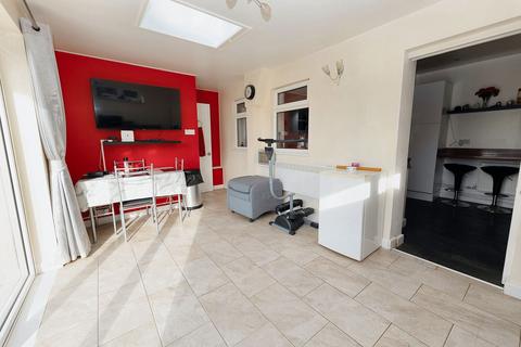 3 bedroom semi-detached house for sale, Kreswell Grove, Harwich CO12