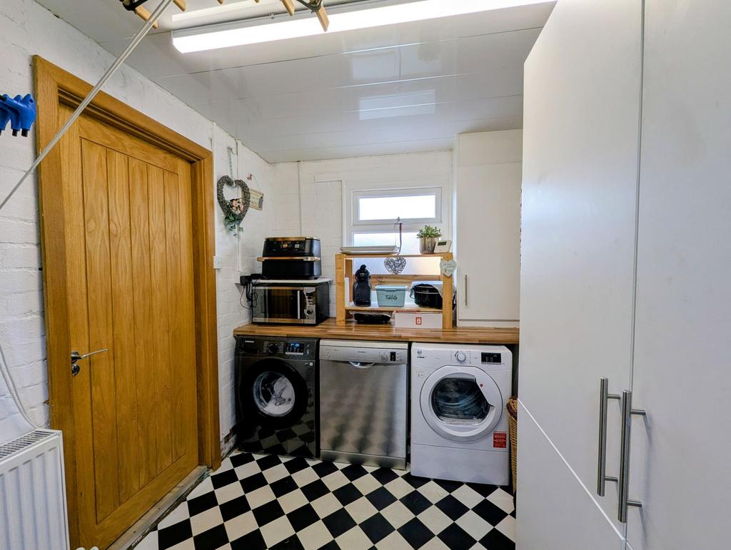 Garage/utility