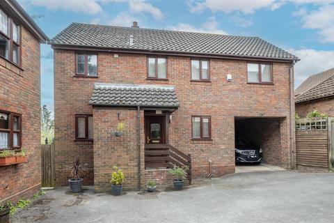 3 bedroom detached house for sale, Burntwood, Brentwood