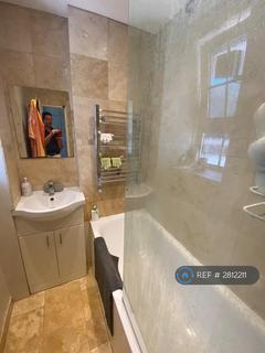 3 bedroom flat to rent, Rushton House, London, SW8