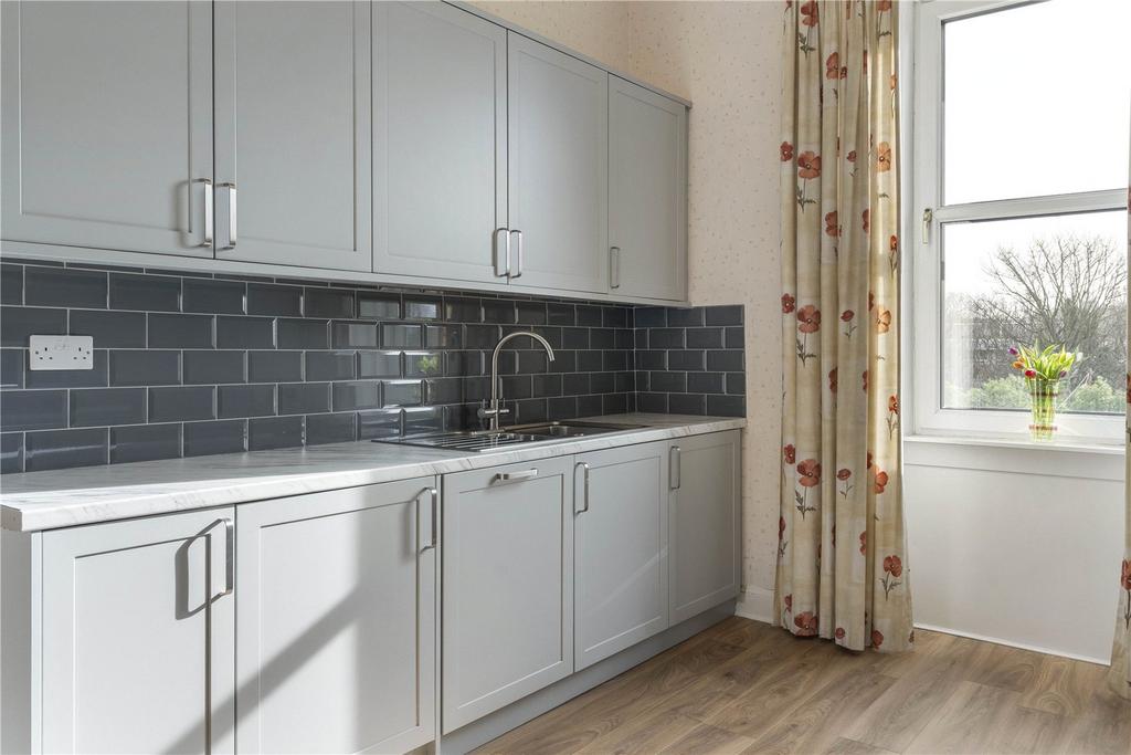 17/2 Stanely Road 12