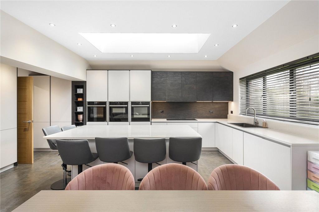 Hillpark Avenue 8