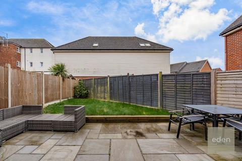 3 bedroom semi-detached house for sale, Fieldfare Drive, Maidstone, ME15