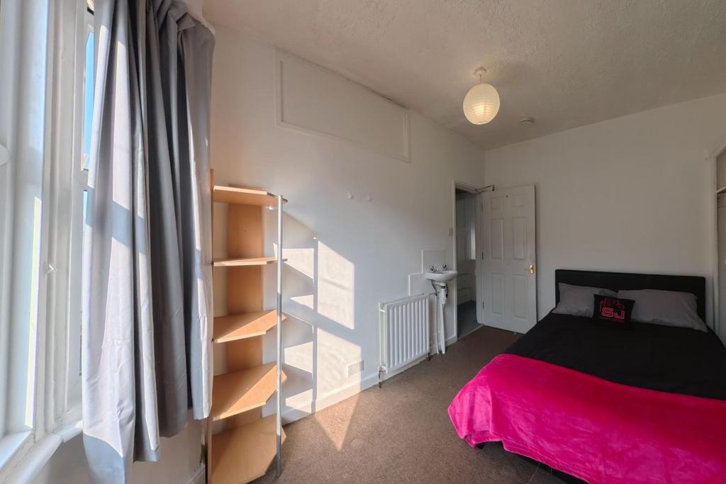 Bedroom 3.jpg