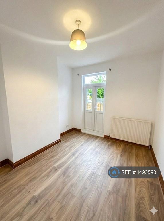 Reception 2/Bedroom