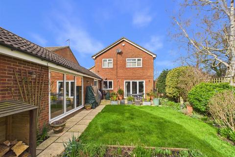 4 bedroom detached house for sale, Rowland Way, Aylesbury HP19