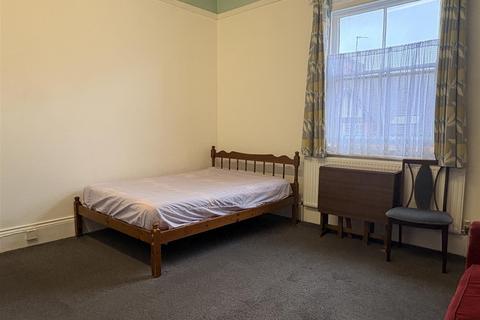 undefined, Third Floor Apartment , Regent Road, Leicester