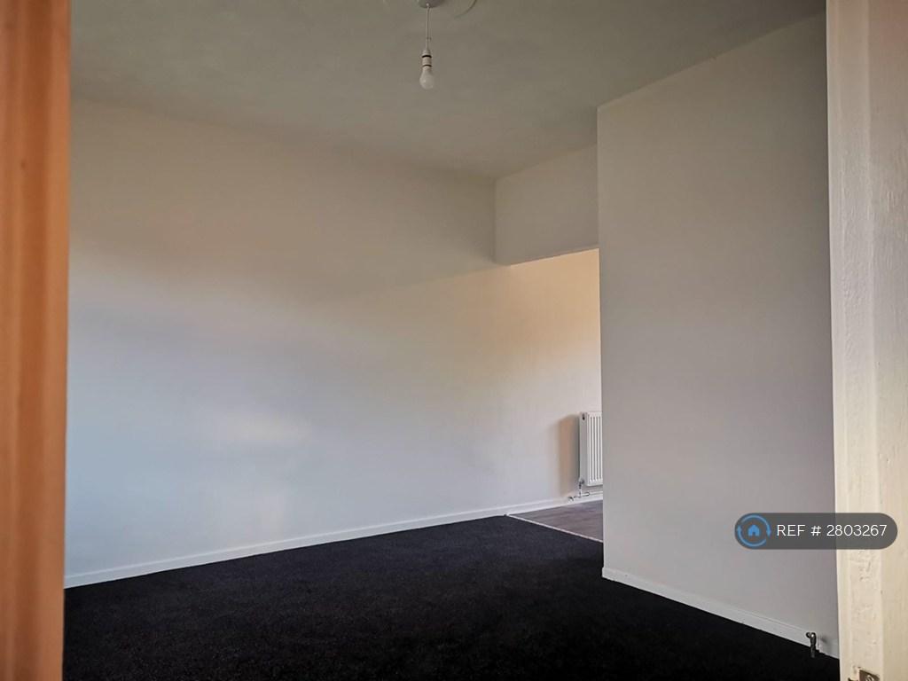 Lounge To Left