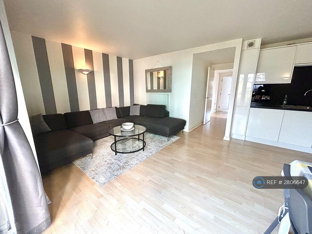 Spacious Living Area  2 Bed 2 Bath Near Greenwich
