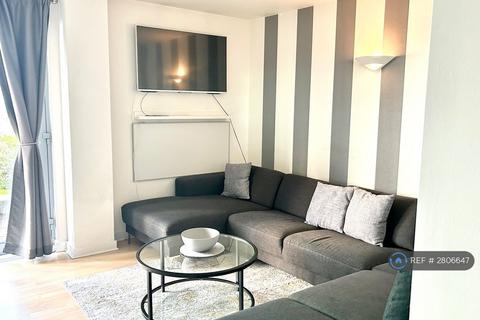 2 bedroom flat to rent, Deals Gateway, London, SE13
