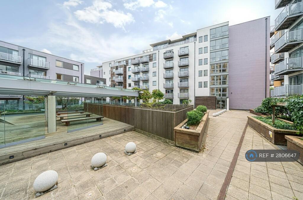 Outdoor Space   2 Bed 2 Bath Near Greenwich