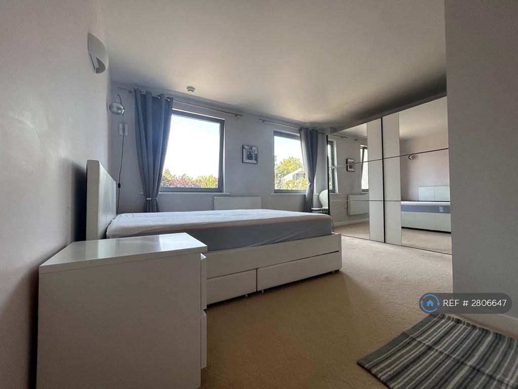 Master Bedroom   2 Bed 2 Bath Near Greenwich