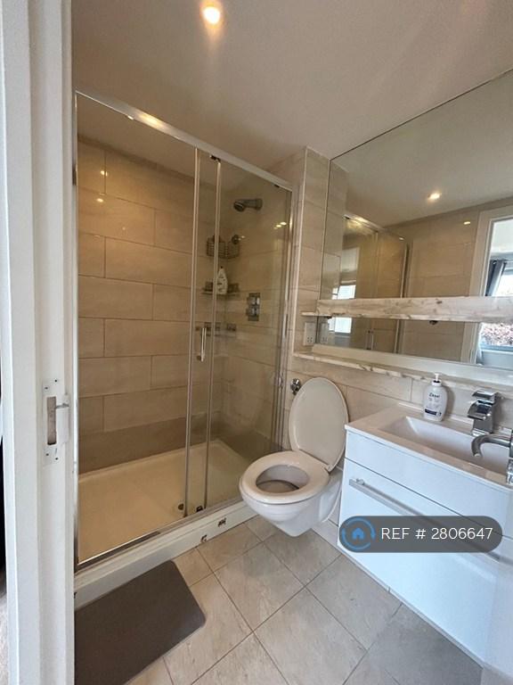 Master Bed Ensuite   2 Bed 2 Bath Near Greenwich