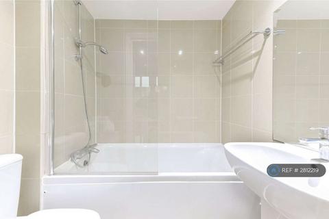 3 bedroom flat to rent, North Gower Street, London, NW1