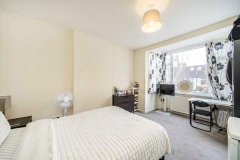 undefined, Avenue Road, London SW16