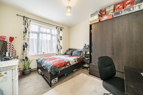 undefined, Avenue Road, London SW16