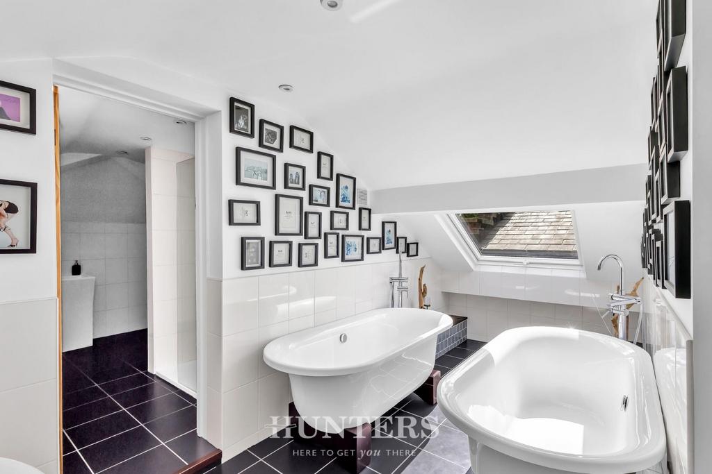 Master Suite Twin Bathtubs
