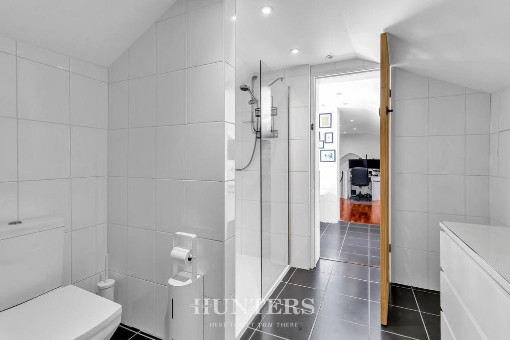 Master Suite Shower Room