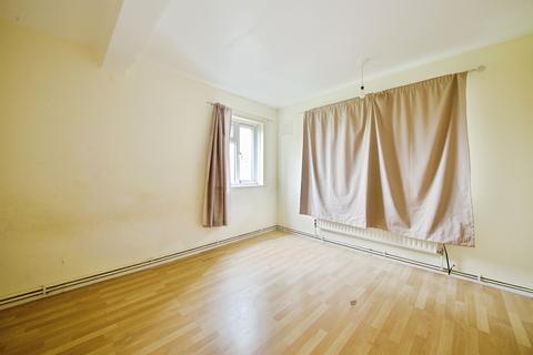 2 bedroom flat for sale, Kings Drive, Wembley