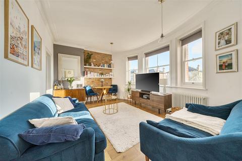 2 bedroom apartment for sale, Claremont Gardens, Surbiton