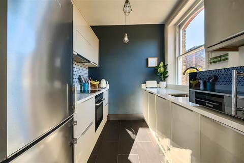 2 bedroom apartment for sale, Claremont Gardens, Surbiton