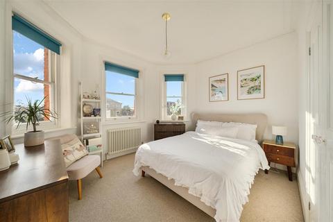2 bedroom apartment for sale, Claremont Gardens, Surbiton