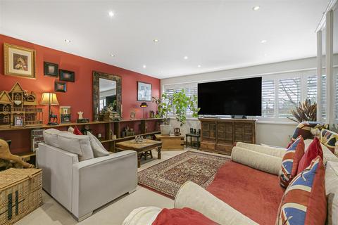 undefined, Woodville Road, Richmond TW10