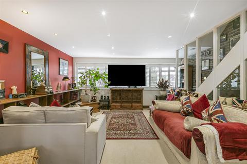 undefined, Woodville Road, Richmond TW10