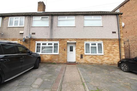 2 bedroom ground floor flat to rent, Billet Lane, RM11