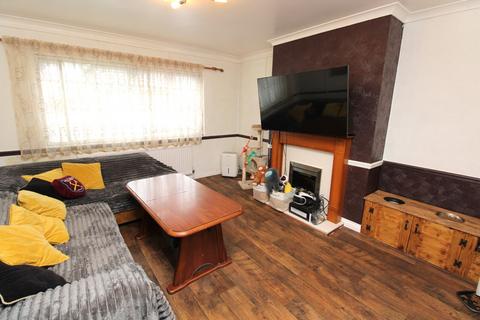 2 bedroom ground floor flat to rent, Billet Lane, RM11