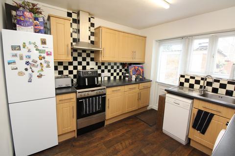 2 bedroom ground floor flat to rent, Billet Lane, RM11