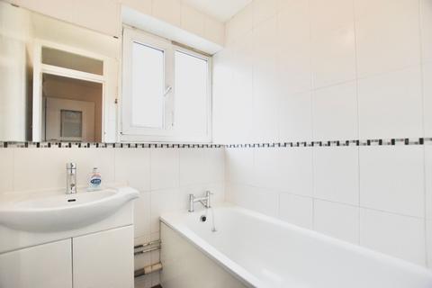 undefined, Pond Road, London, E15