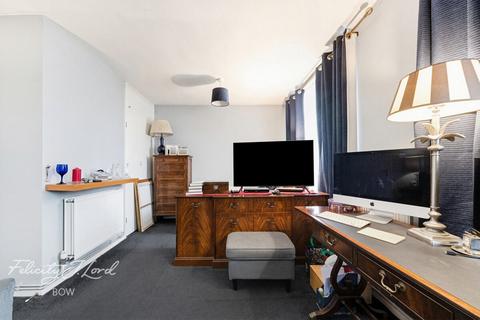 1 bedroom flat for sale, Devons Road, London