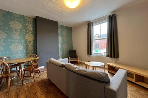 2 bedroom flat to rent, Beech Road, Manchester M21