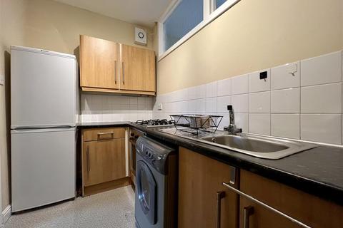 2 bedroom flat to rent, Beech Road, Manchester M21