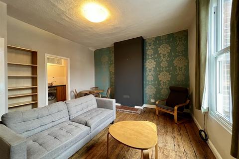 2 bedroom flat to rent, Beech Road, Manchester M21