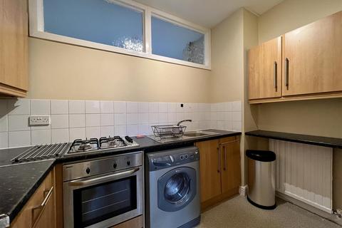 2 bedroom flat to rent, Beech Road, Manchester M21