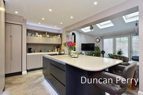 undefined, Cambridge Drive, Potters Bar EN6