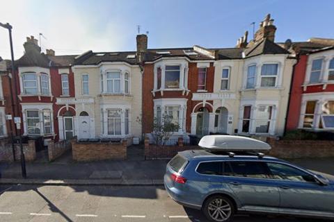 Studio to rent, Cranbrook Park, Wood Green