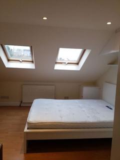 Studio to rent, Cranbrook Park, Wood Green